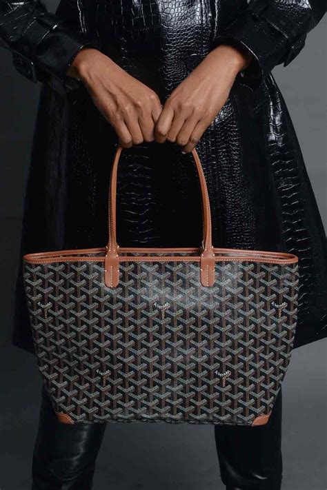 goyard artois mm bag price|goyard artois pm vs mm.